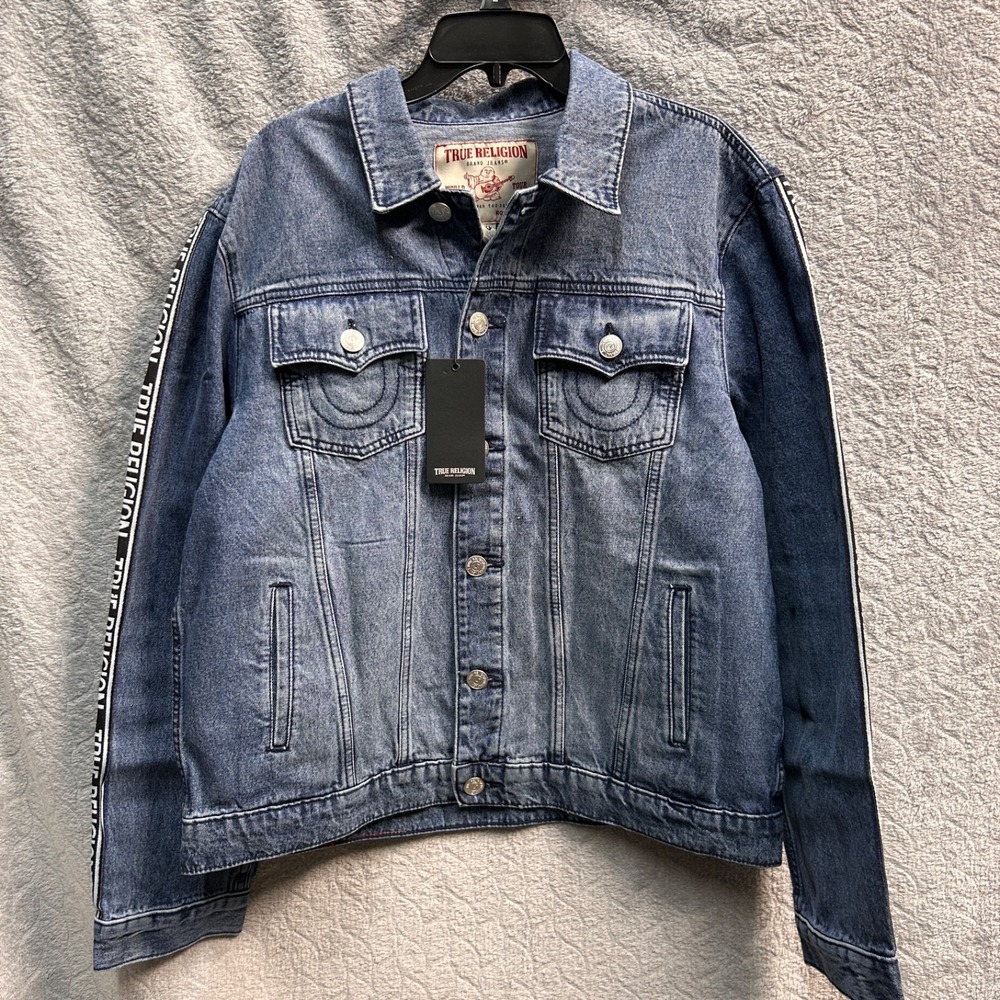 True Religion World‎ Tour Denim Jacket Men's Large Blue Logo Trucker Style NWT